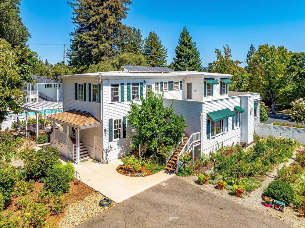 2389 Chad Court Napa, CA 94558