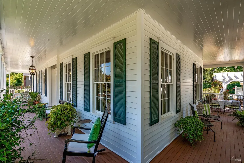2389 Chad Court Napa, CA 94558
