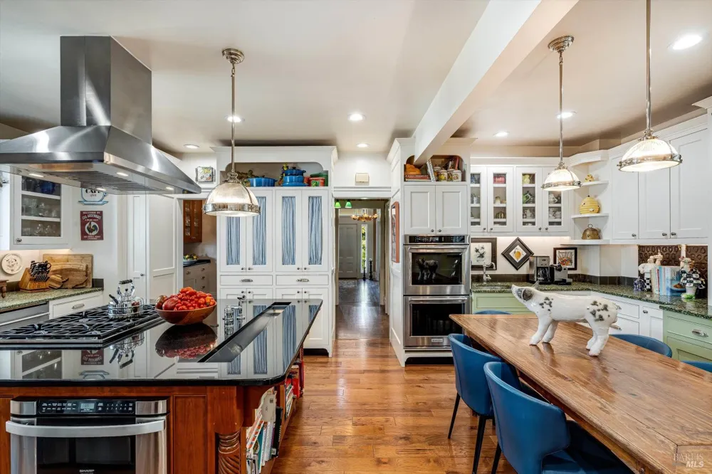 2389 Chad Court Napa, CA 94558