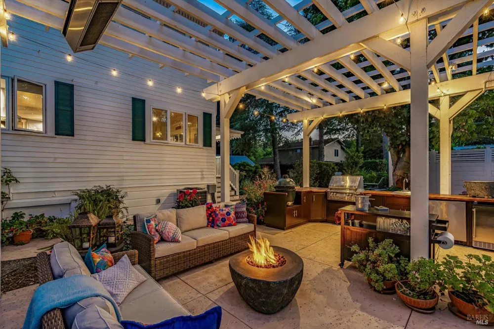 2389 Chad Court Napa, CA 94558