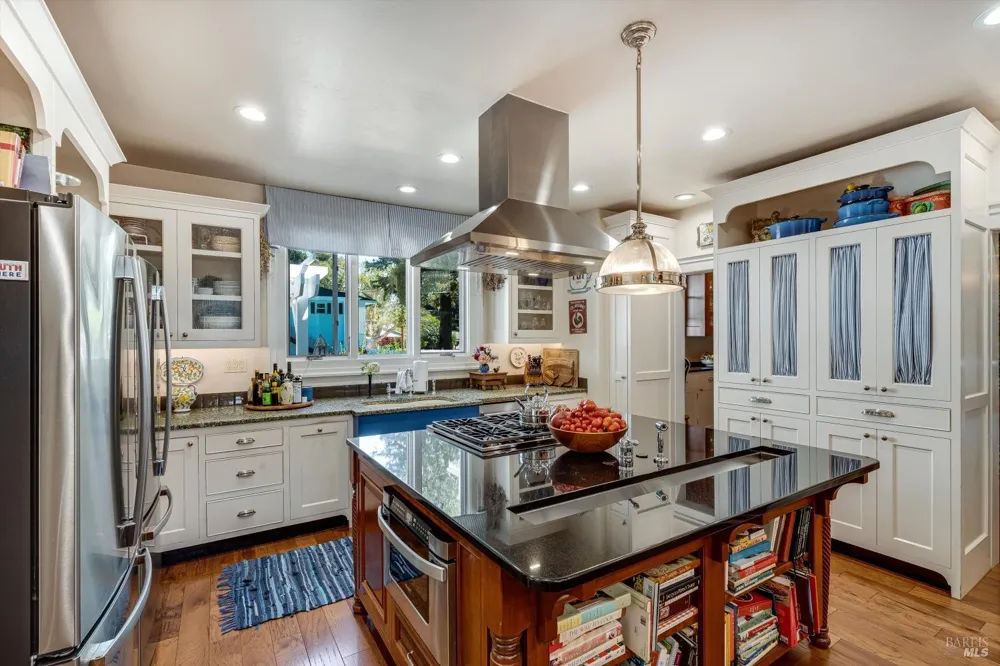 2389 Chad Court Napa, CA 94558