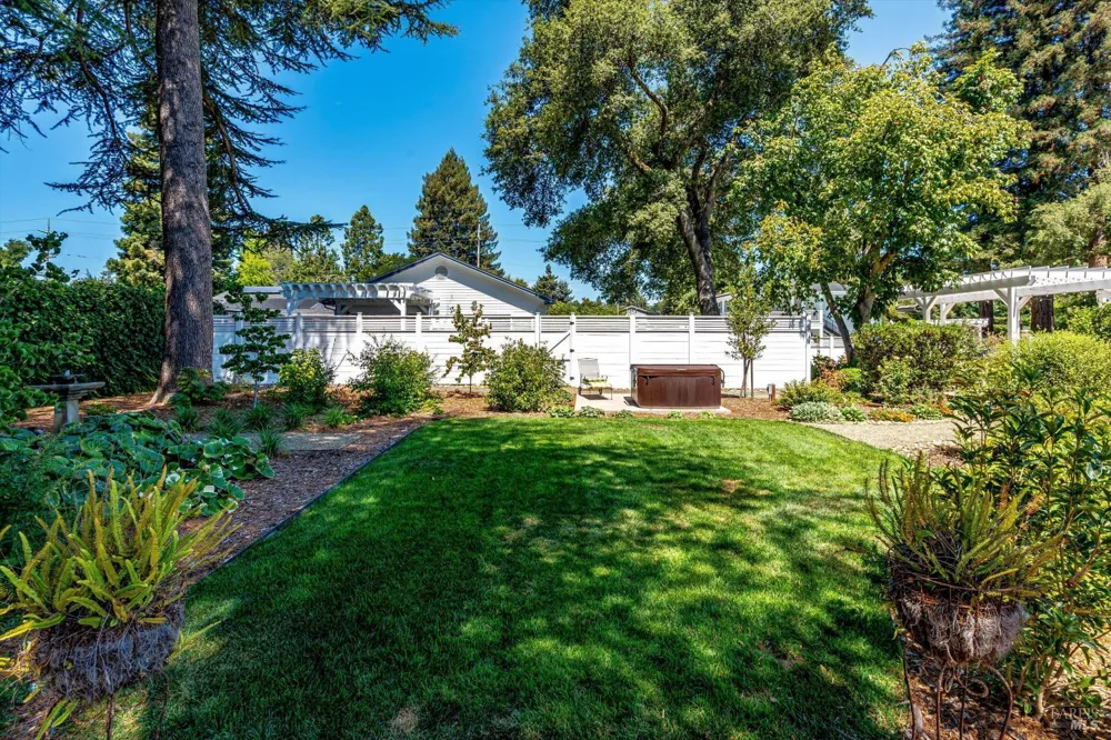 2389 Chad Court Napa, CA 94558