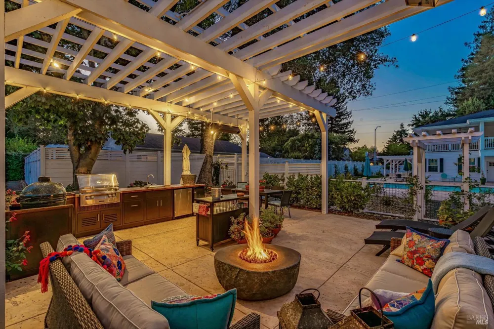 2389 Chad Court Napa, CA 94558
