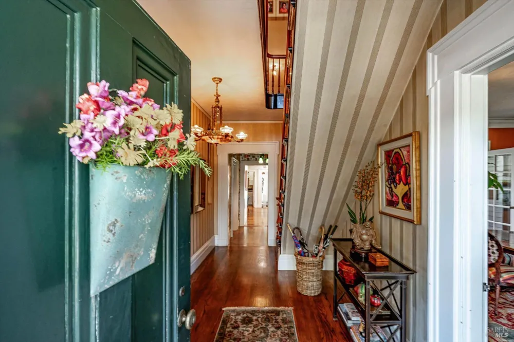 2389 Chad Court Napa, CA 94558