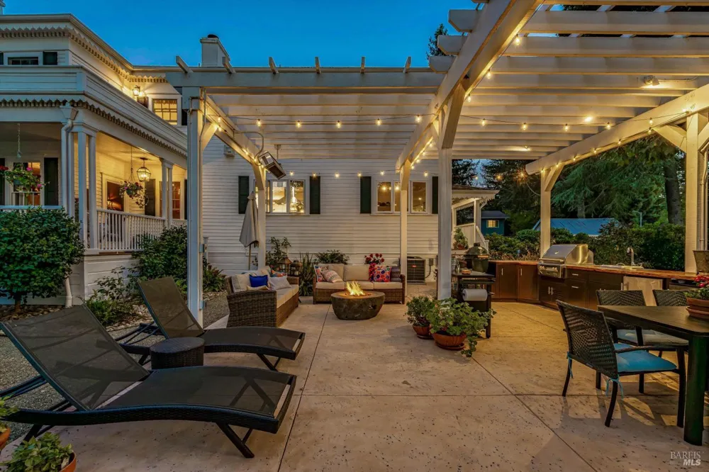 2389 Chad Court Napa, CA 94558