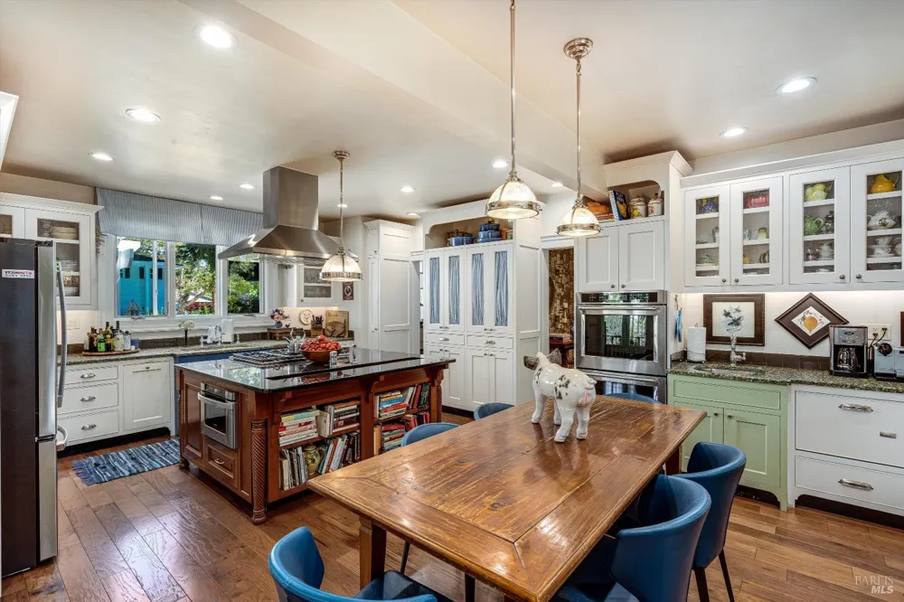 2389 Chad Court Napa, CA 94558