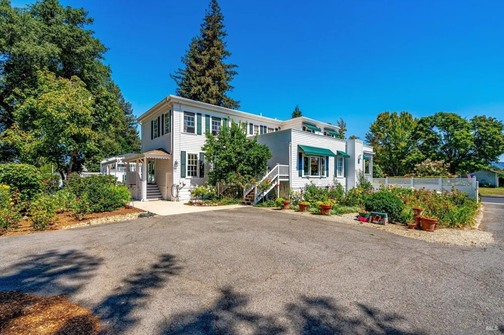 2389 Chad Court Napa, CA 94558