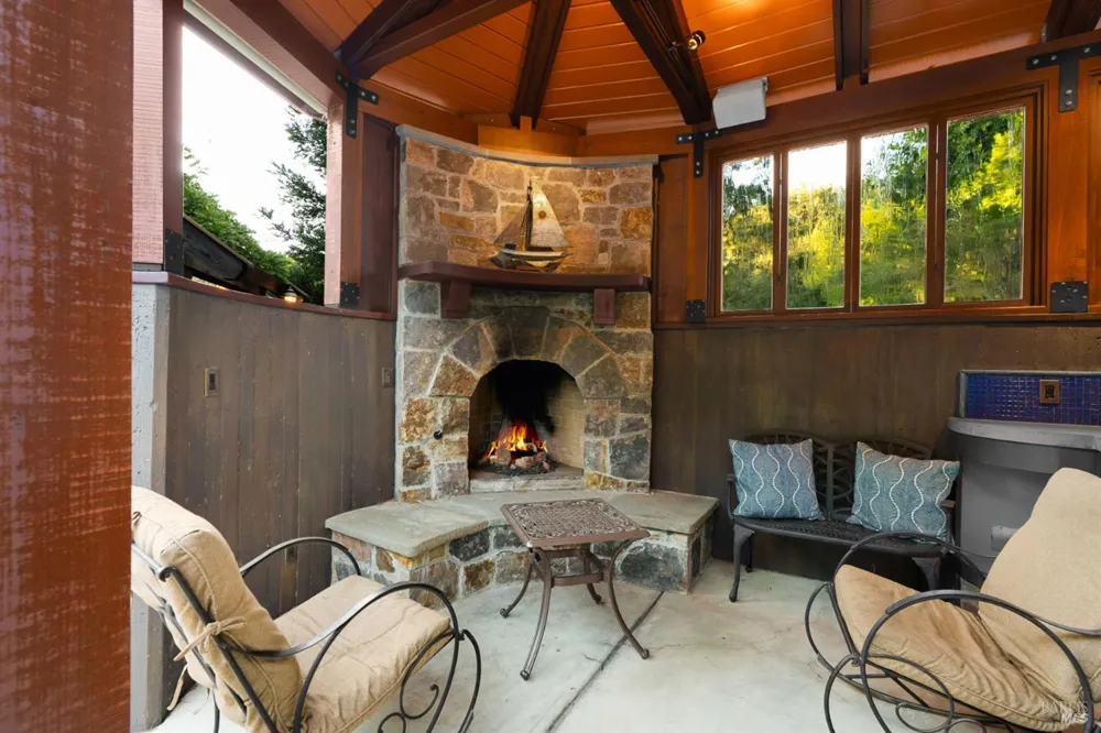 6501 Ellen Lane Forestville, CA 95436