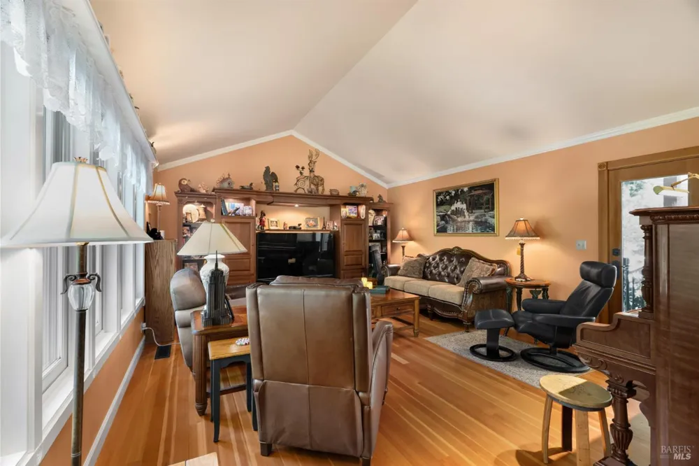 6501 Ellen Lane Forestville, CA 95436