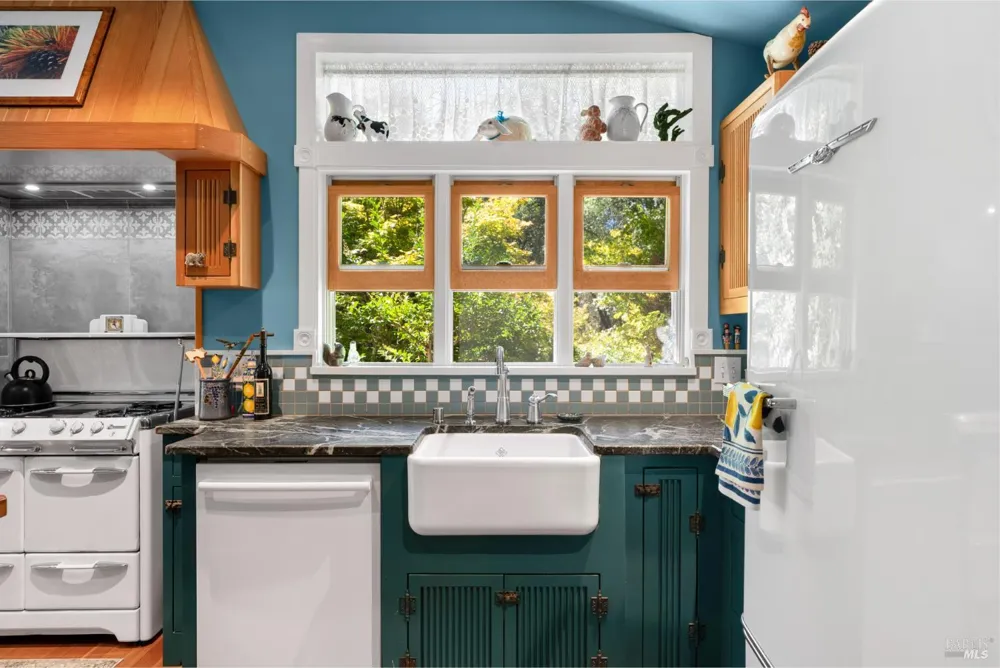 6501 Ellen Lane Forestville, CA 95436