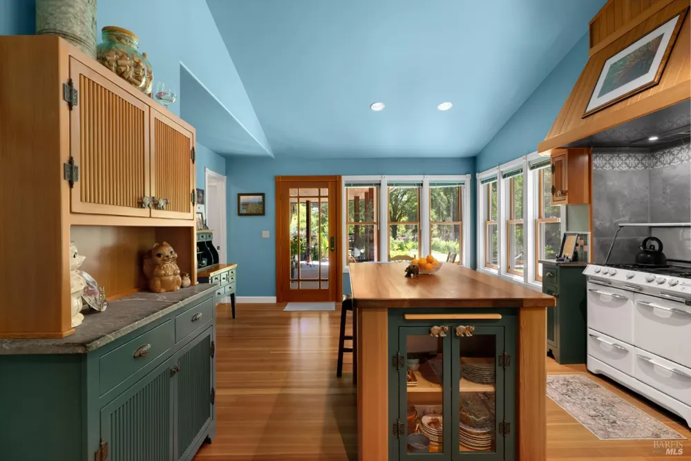 6501 Ellen Lane Forestville, CA 95436
