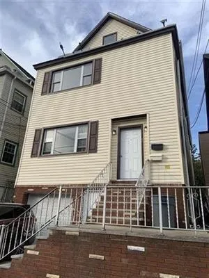 37 EAST 49TH ST