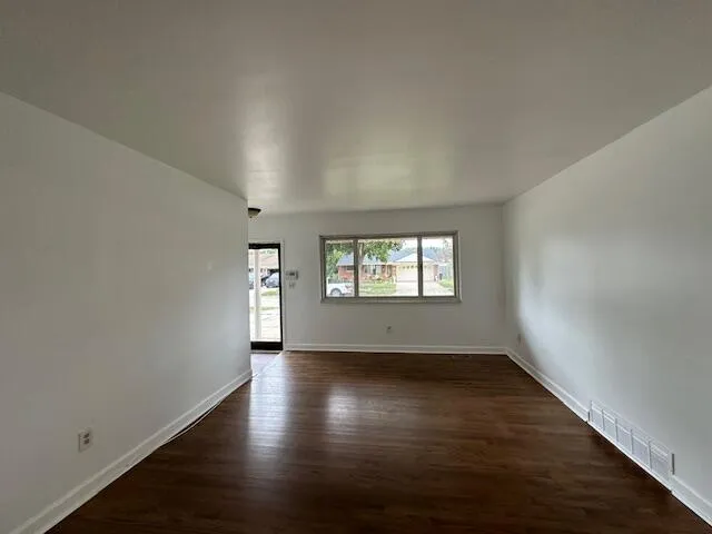 34242 S Aztec Drive Westland, MI 48185
