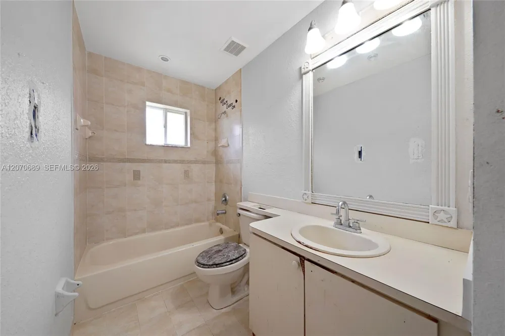 1714 NW 204th St Miami Gardens, FL 33056
