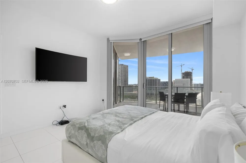 851 NE 1st Ave #1610 Miami, FL 33132