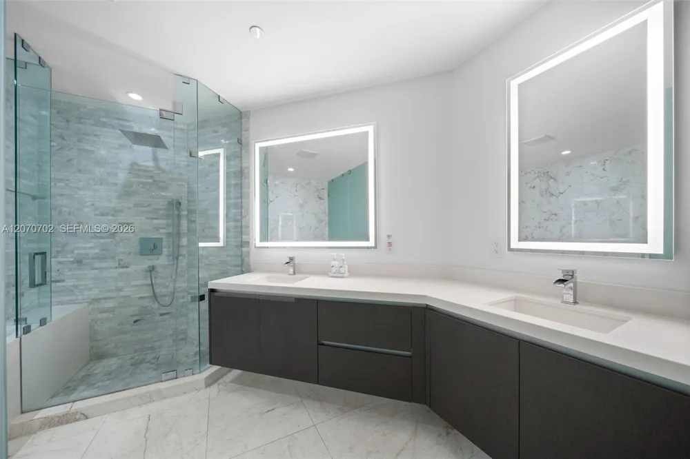 851 NE 1st Ave #1610 Miami, FL 33132
