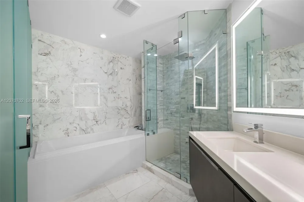 851 NE 1st Ave #1610 Miami, FL 33132