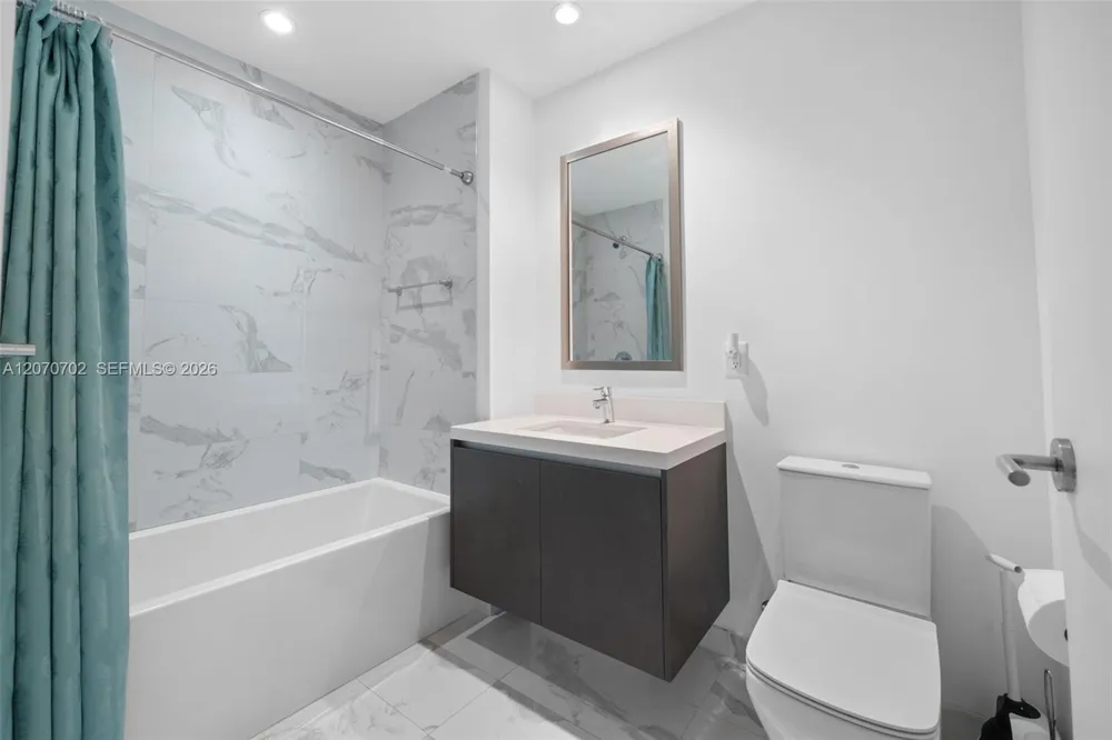 851 NE 1st Ave #1610 Miami, FL 33132