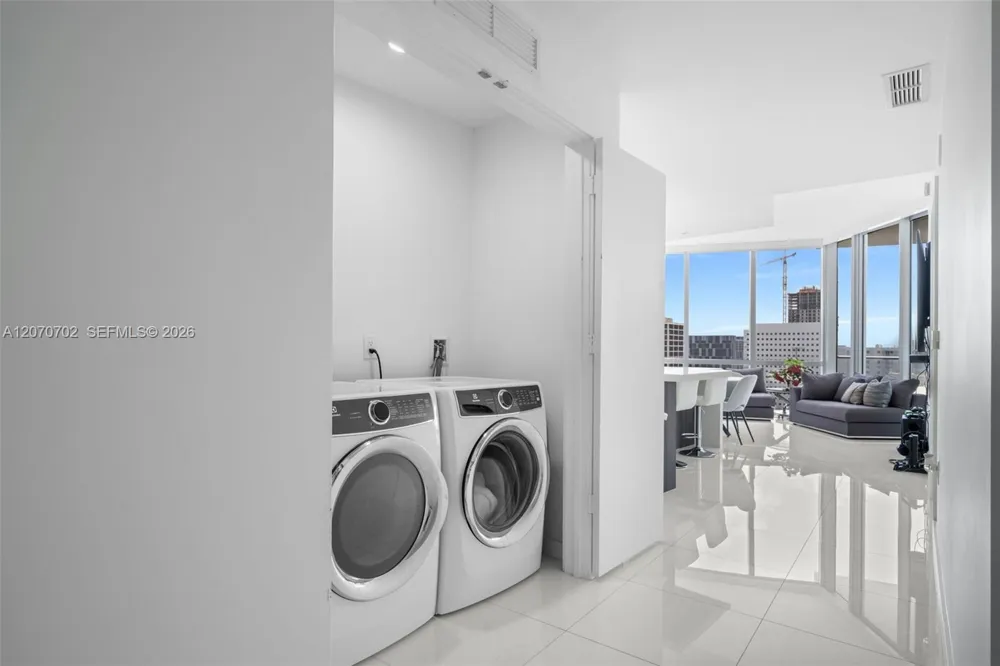 851 NE 1st Ave #1610 Miami, FL 33132