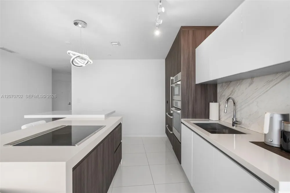 851 NE 1st Ave #1610 Miami, FL 33132