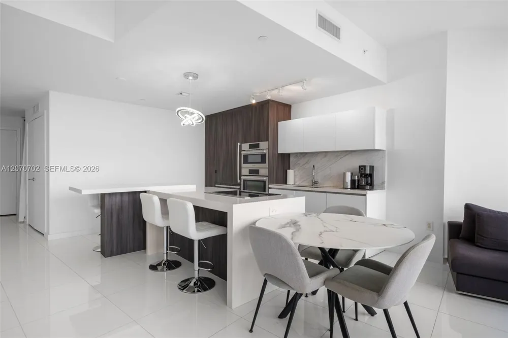 851 NE 1st Ave #1610 Miami, FL 33132