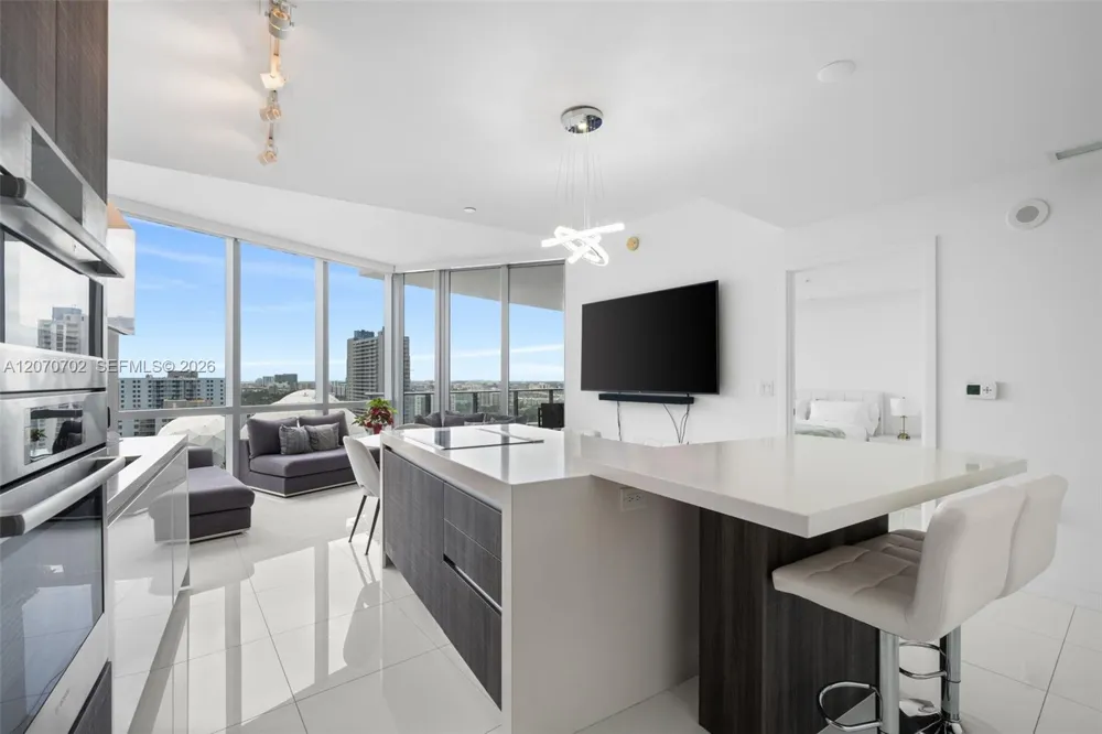 851 NE 1st Ave #1610 Miami, FL 33132