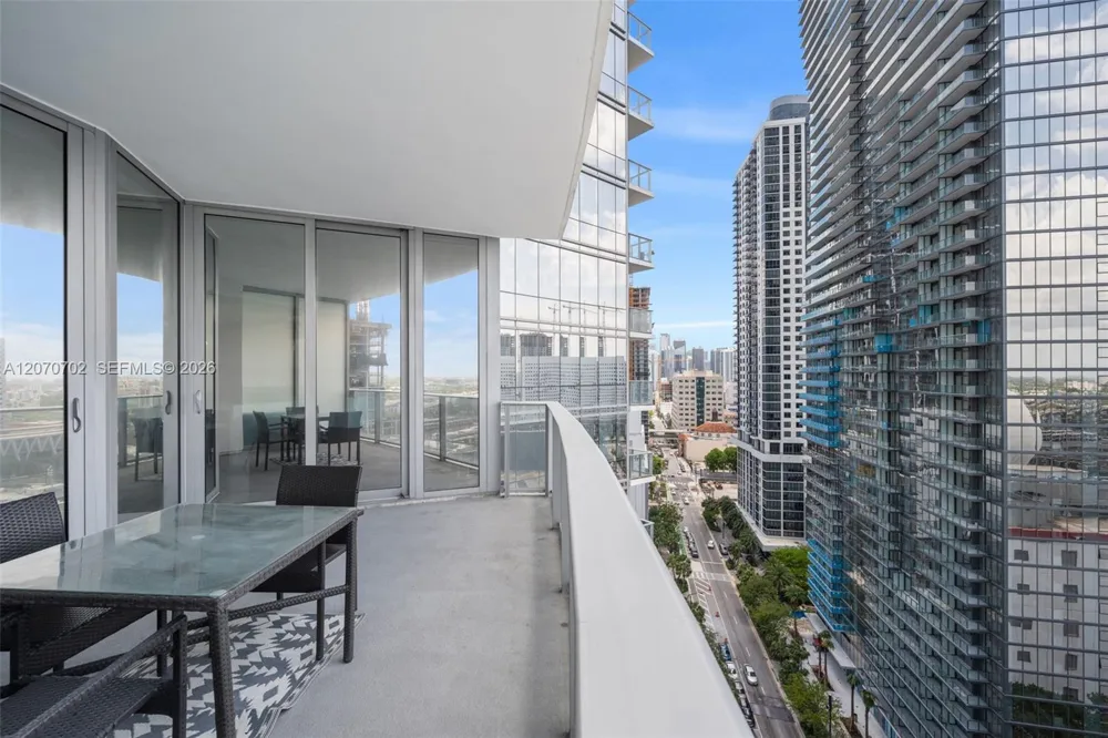 851 NE 1st Ave #1610 Miami, FL 33132