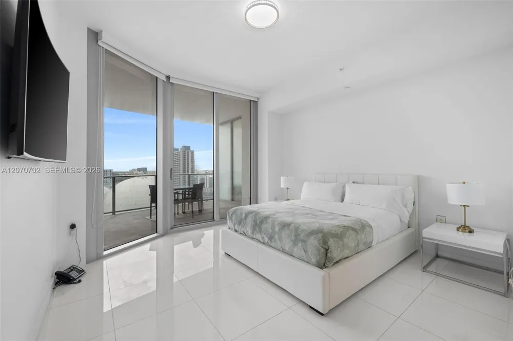 851 NE 1st Ave #1610 Miami, FL 33132
