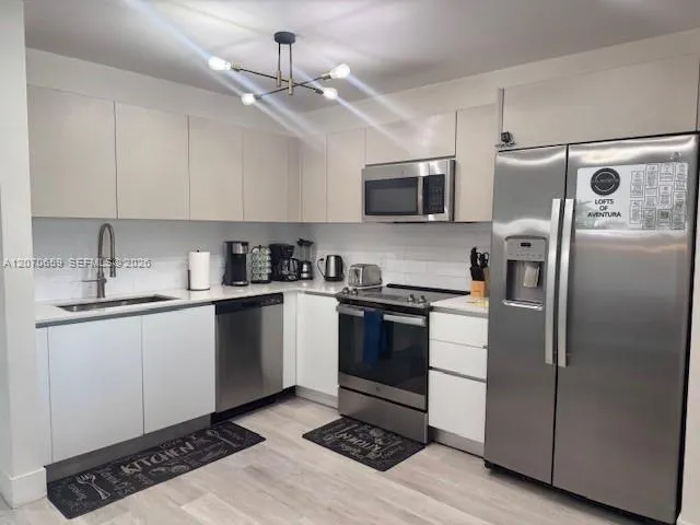 19380 NE 26 AVE #304 Miami, FL 33180