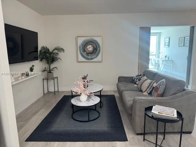 19380 NE 26 AVE #304 Miami, FL 33180
