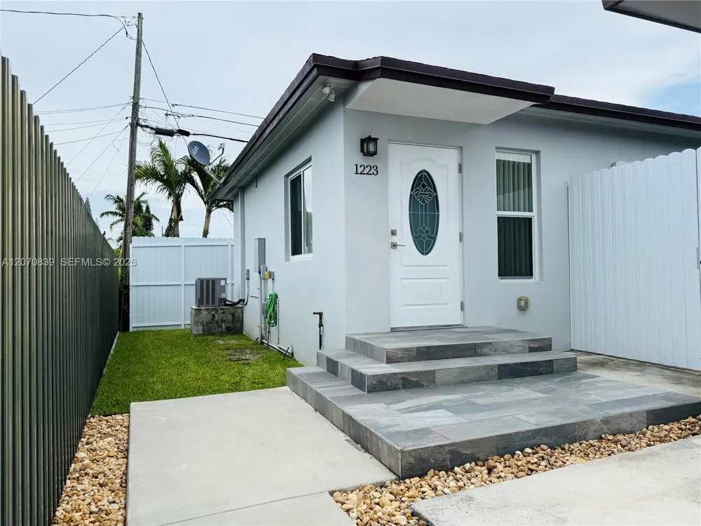 1221 SW 76th Ct Miami, FL 33144
