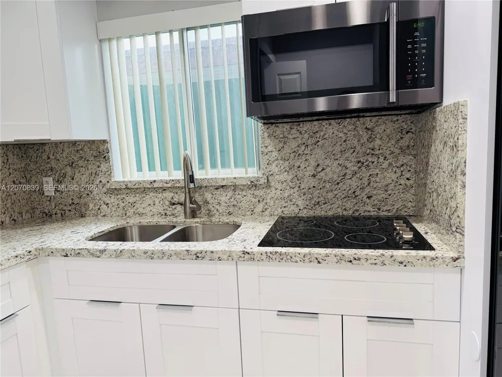 1221 SW 76th Ct Miami, FL 33144