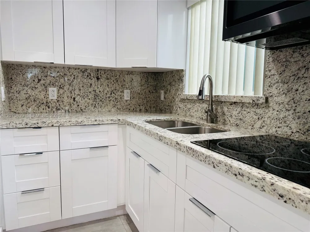 1221 SW 76th Ct Miami, FL 33144