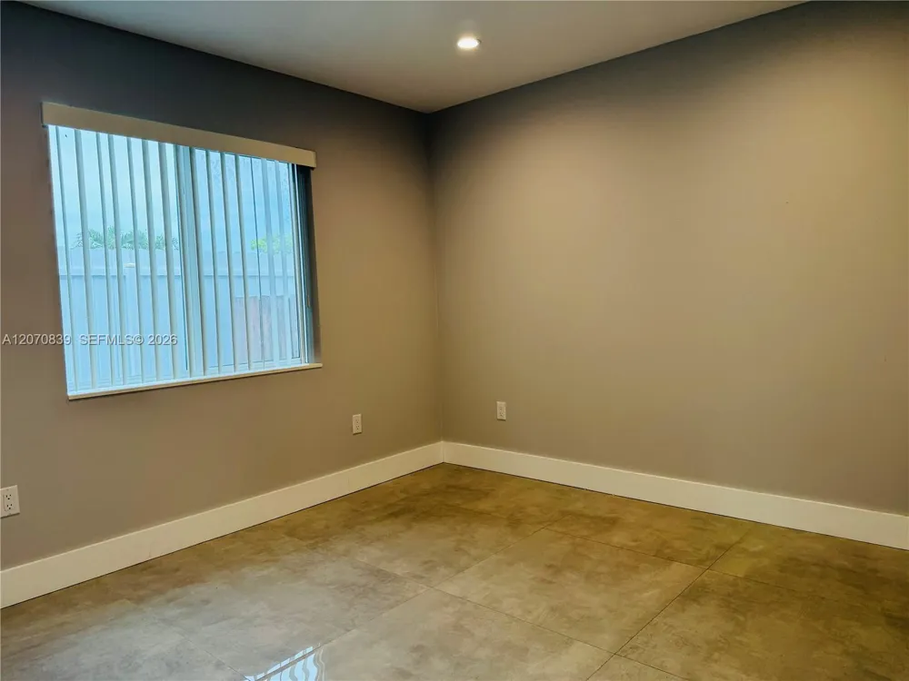 1221 SW 76th Ct Miami, FL 33144