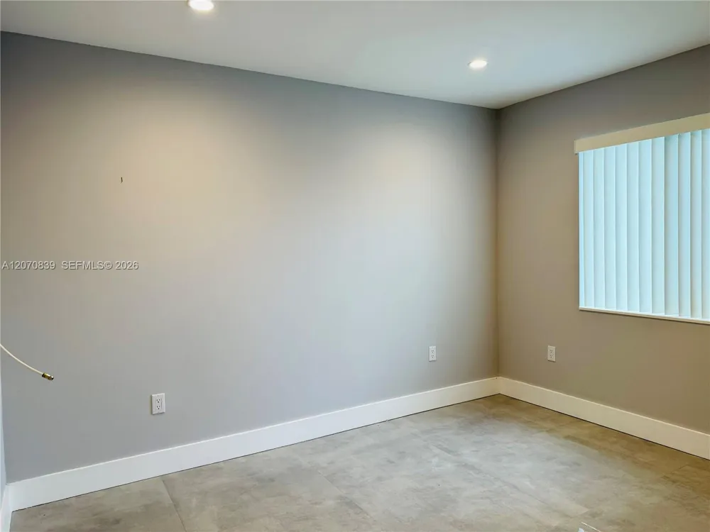 1221 SW 76th Ct Miami, FL 33144