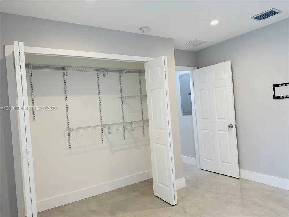 1221 SW 76th Ct Miami, FL 33144