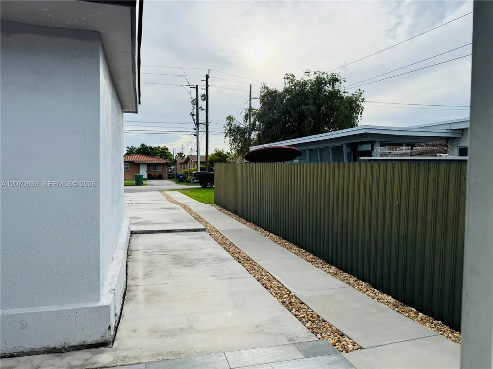 1221 SW 76th Ct Miami, FL 33144