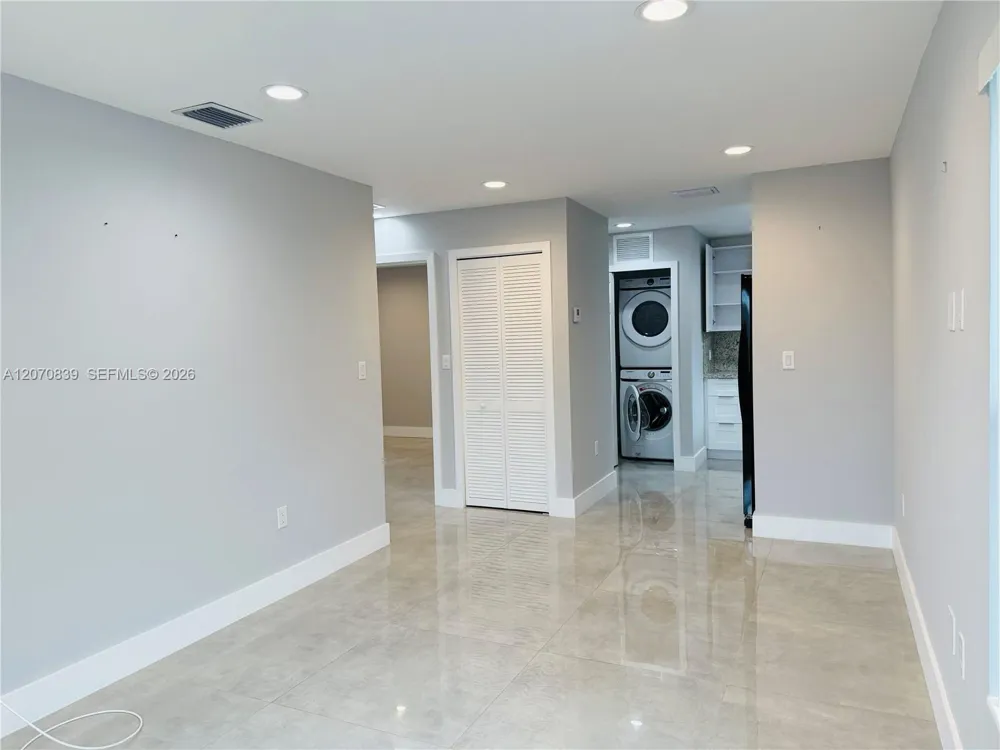 1221 SW 76th Ct Miami, FL 33144