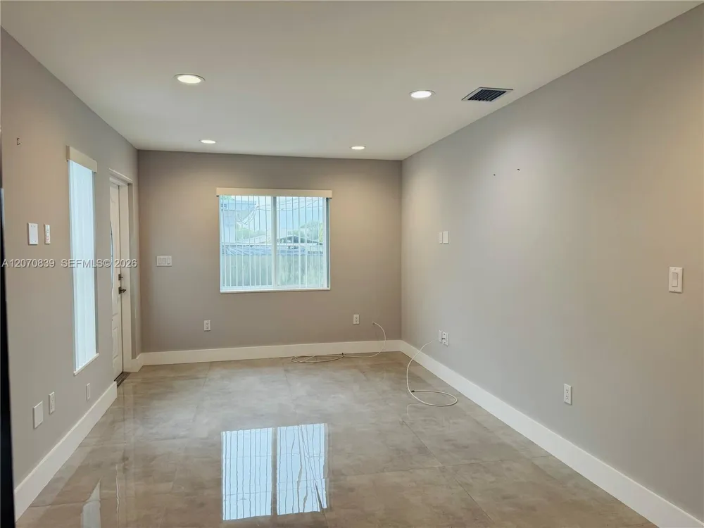 1221 SW 76th Ct Miami, FL 33144