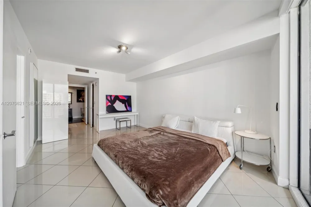 1800 S Ocean Dr #1406 Hallandale Beach, FL 33009