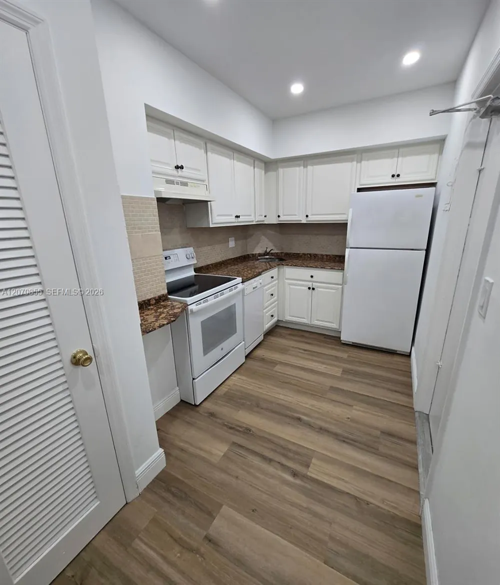 2424 SE 17th Cswy #110B Fort Lauderdale, FL 33316