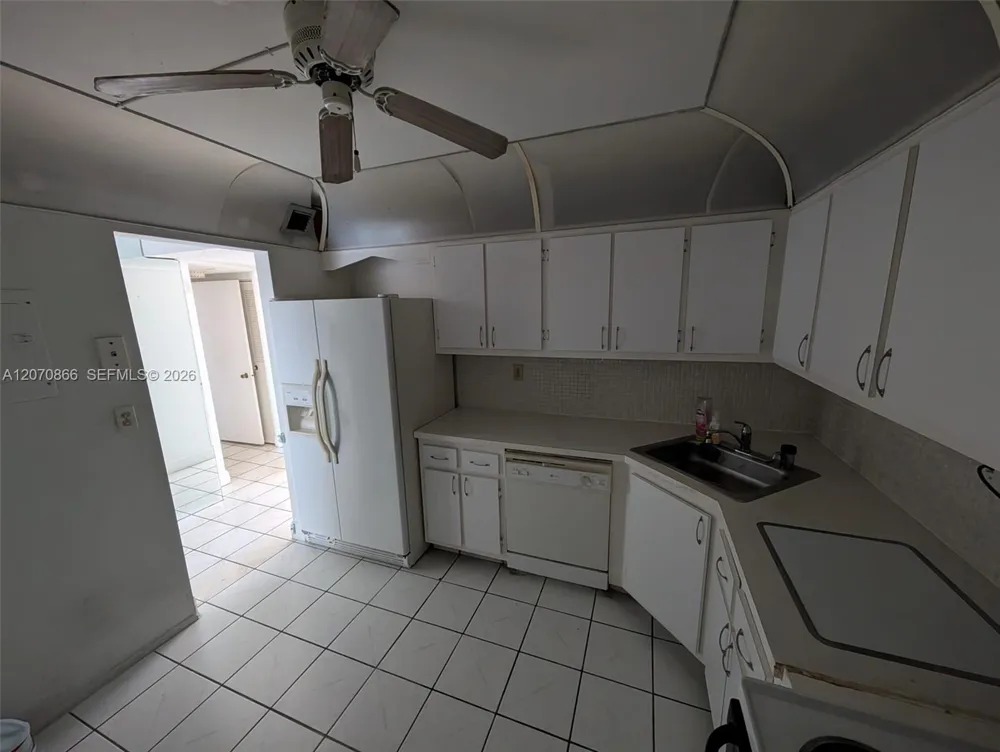 2780 NE 183rd St #1903 Aventura, FL 33160