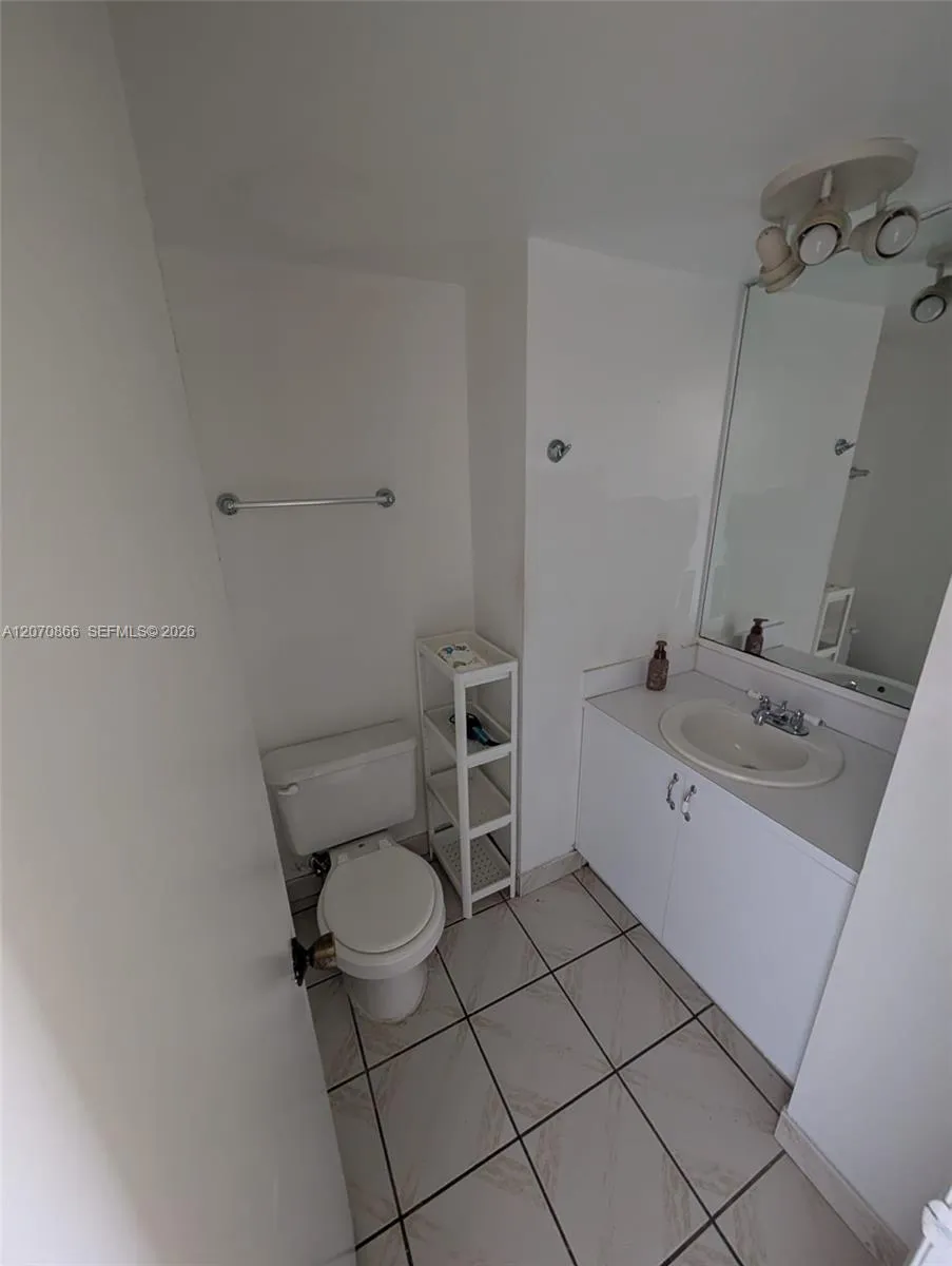 2780 NE 183rd St #1903 Aventura, FL 33160