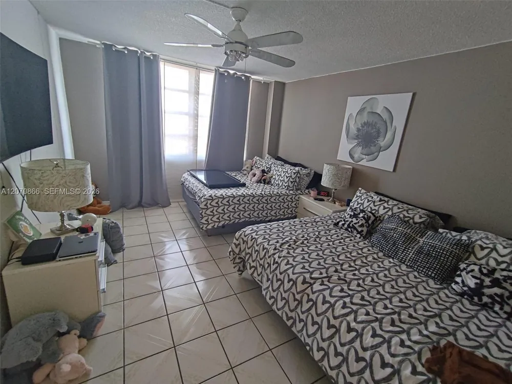 2780 NE 183rd St #1903 Aventura, FL 33160