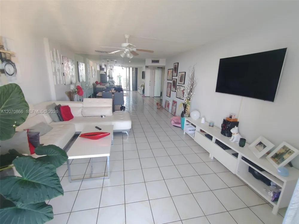 2780 NE 183rd St #1903 Aventura, FL 33160