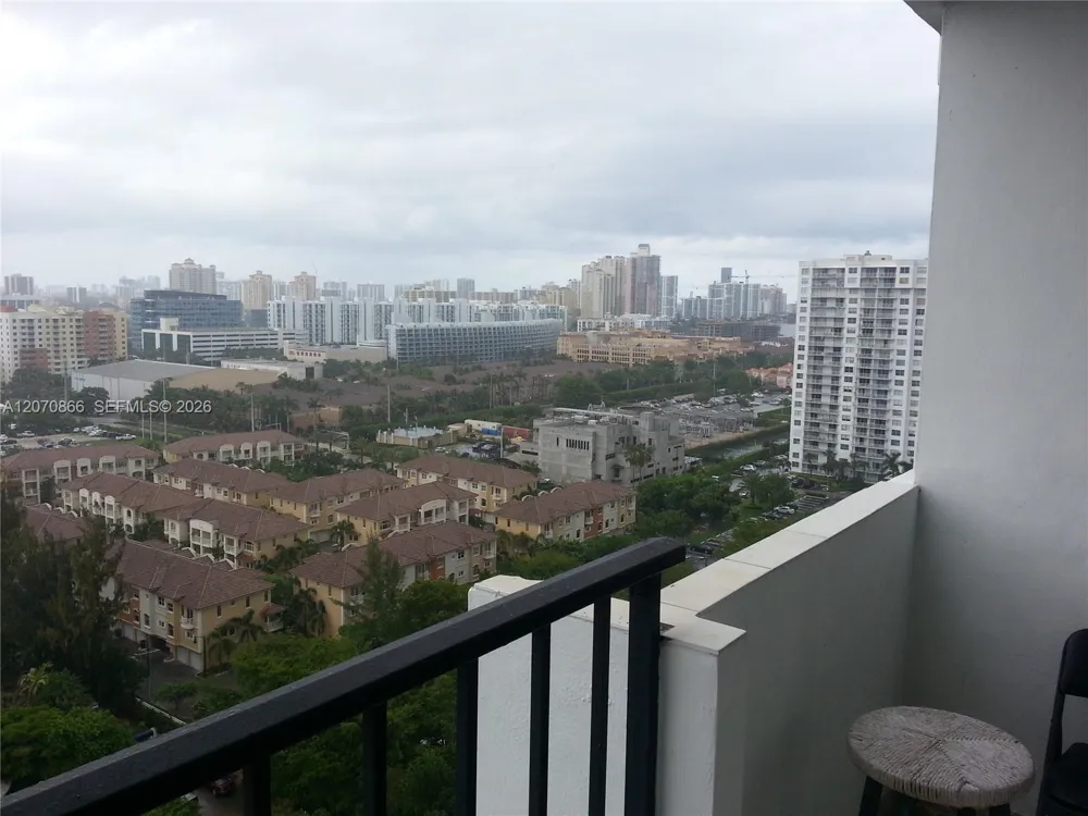 2780 NE 183rd St #1903 Aventura, FL 33160