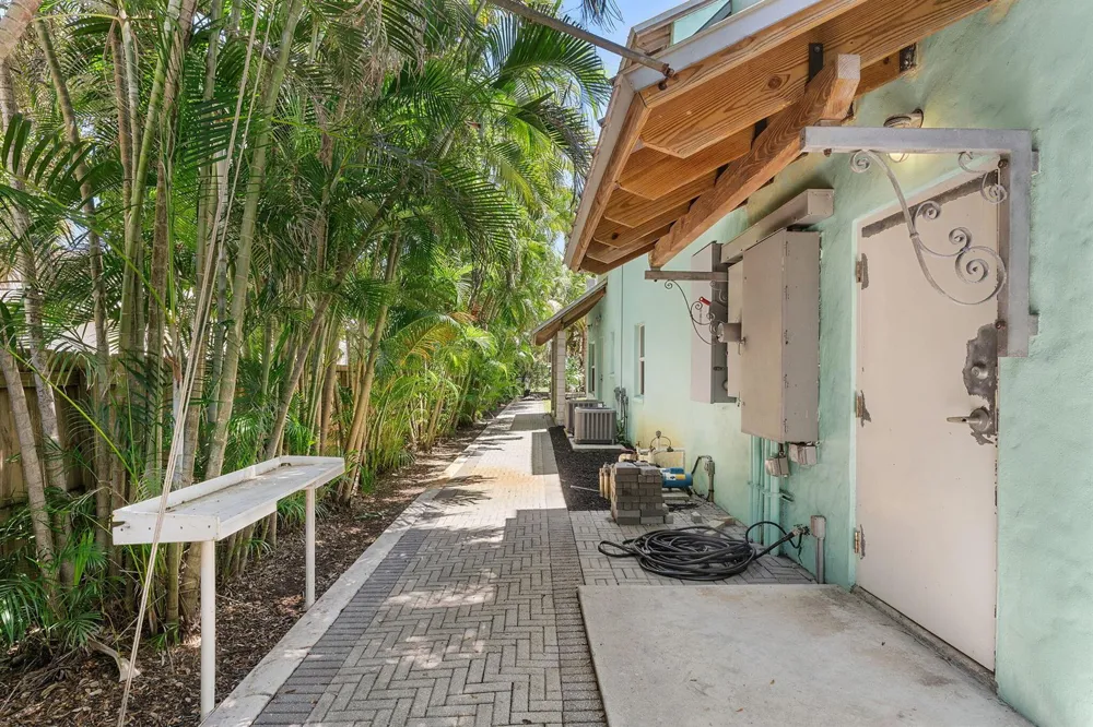 7044 Thompson Road Boynton Beach, FL 33426