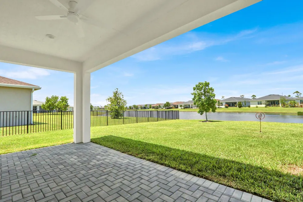 977 SE CROSSWOOD WAY Port St. Lucie, FL 34984