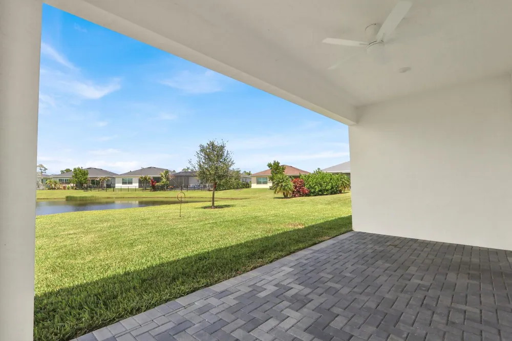 977 SE CROSSWOOD WAY Port St. Lucie, FL 34984