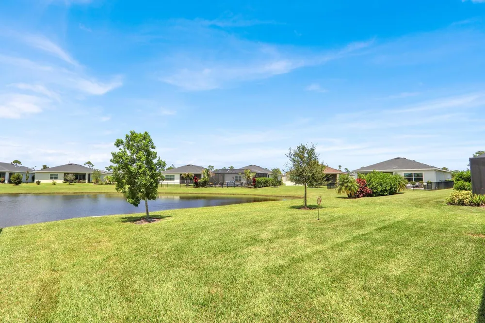 977 SE CROSSWOOD WAY Port St. Lucie, FL 34984